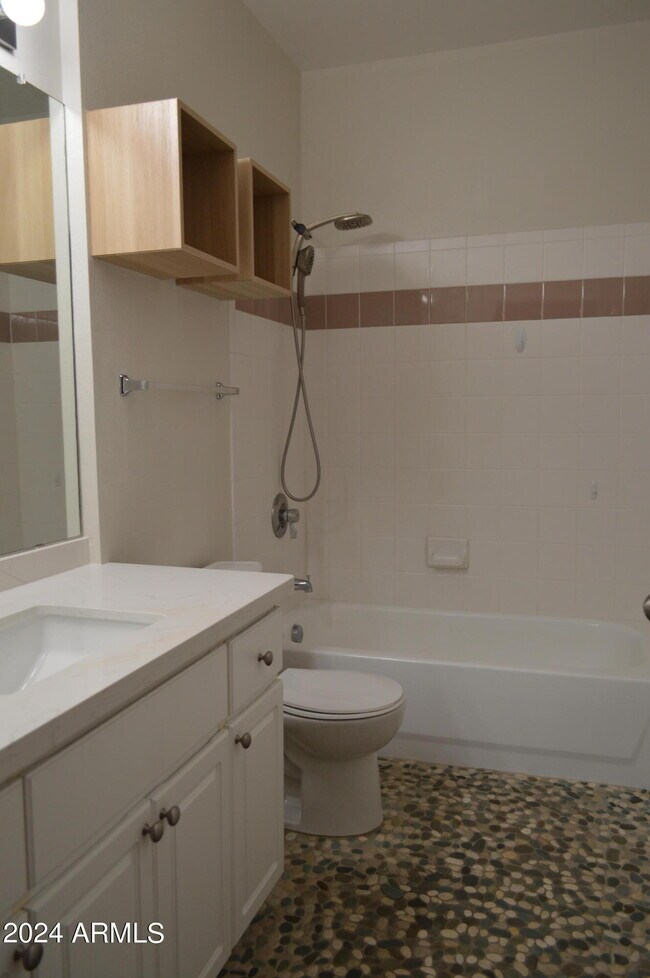 Building Photo - 1701 E Colter St