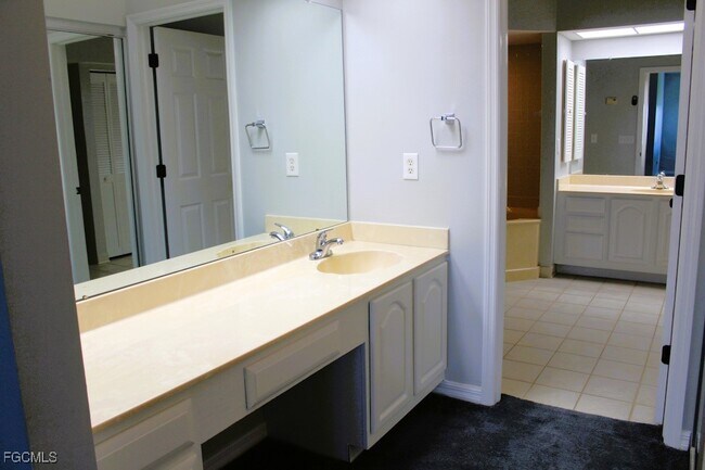 Building Photo - 16561 Heron Coach Way