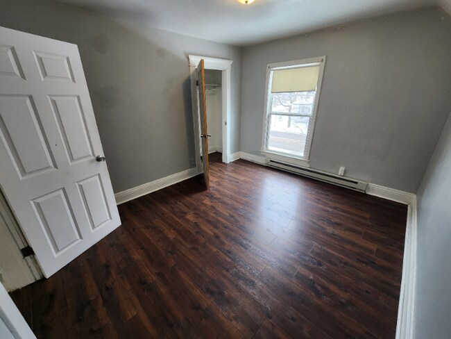 Building Photo - 1119 Lake St