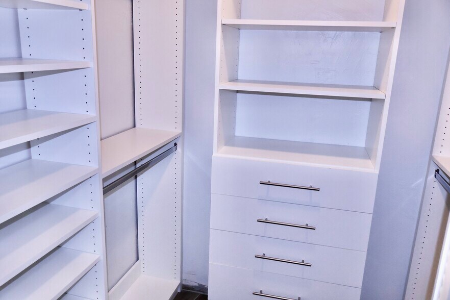 Building Photo - 1351 NE 191st St