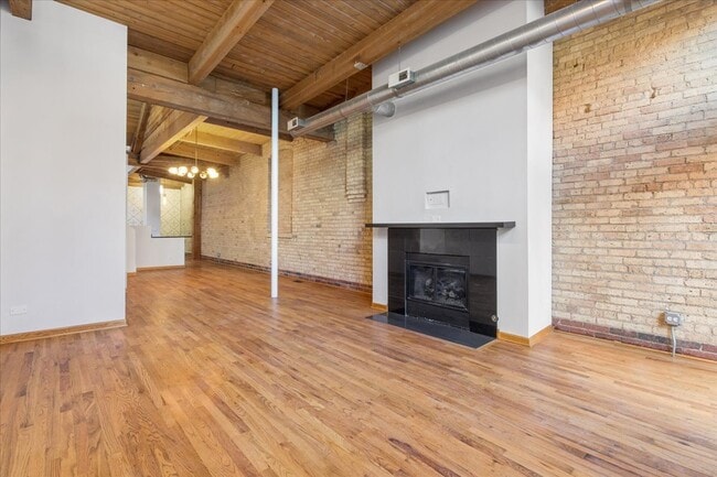 Building Photo - 1140 W Cornelia Ave