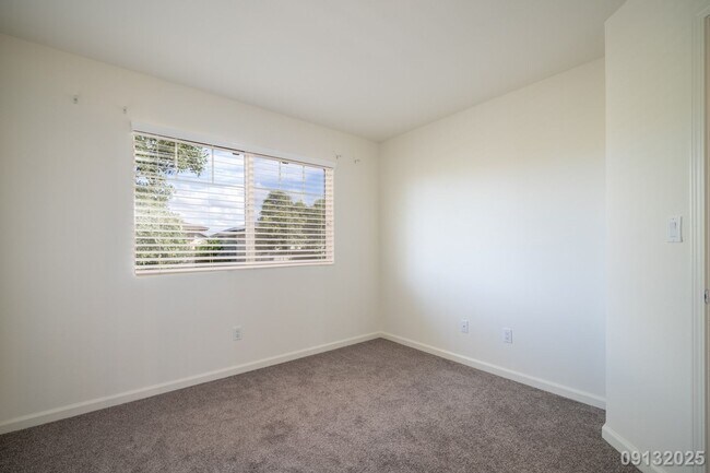 Building Photo - 4 Bed 3 Bath in Ocean Pointe