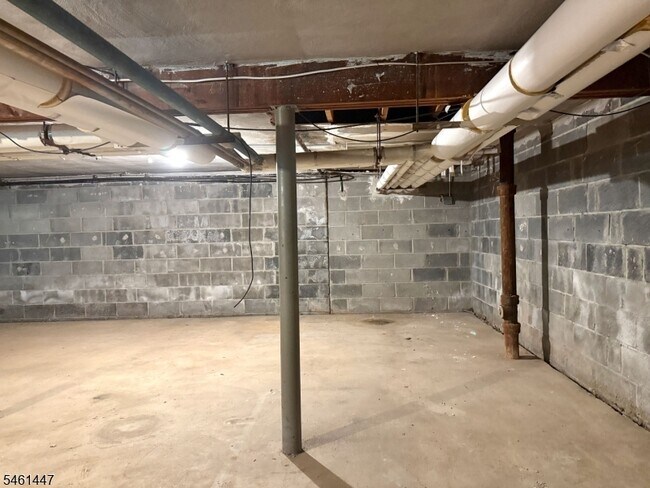 Building Photo - 93 Troy Dr