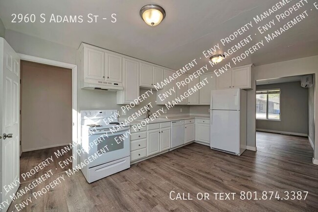 Building Photo - Cozy 2 Bed, 1 Bath Home with Modern Floors...