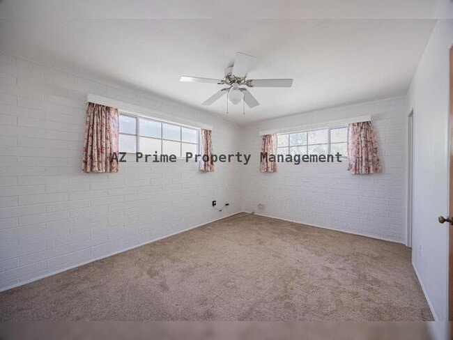 Building Photo - 530 W 15th St