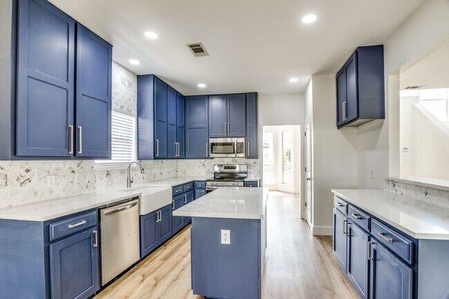 Building Photo - 639 Manchester Dr