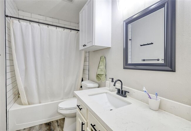 Building Photo - 16439 Sunlamp Ct
