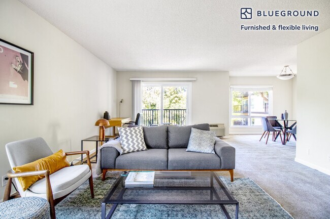 Building Photo - 1824 Oak Creek Dr