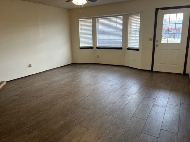 Building Photo - 3200 Wind Song Dr