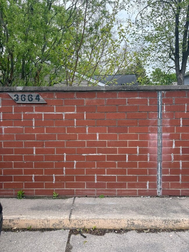 Building Photo - Beautifully Updated Townhouse – Prime Location!