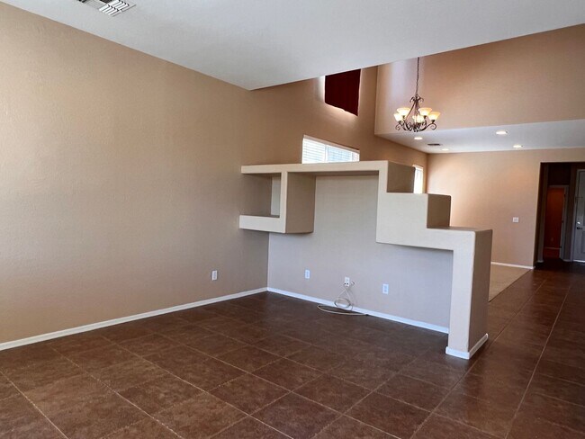 Building Photo - 5 Bed 4 Bath Beautiful Gilbert Home - Gated Community On Golf Course