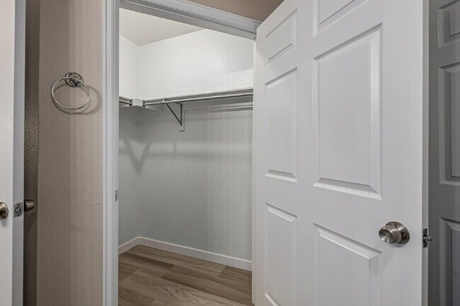 Building Photo - A Great modern 2 Bed / One bath for rent