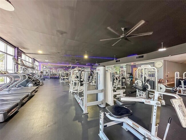 Building Photo - 1035 West Ave