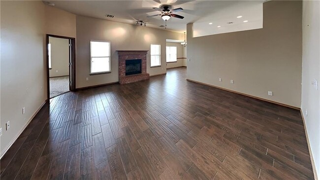 Building Photo - 1420 SE 15th St