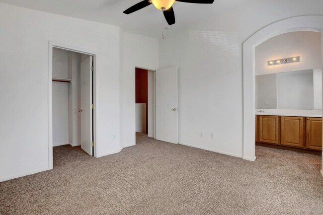 Building Photo - 2576 Velez Valley Way