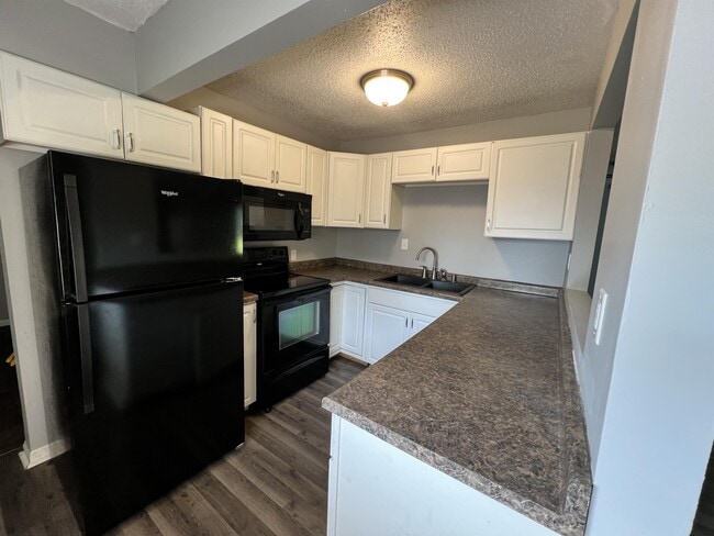 Building Photo - 221 Devonshire Dr