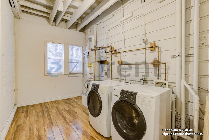 Building Photo - 307 Austin St