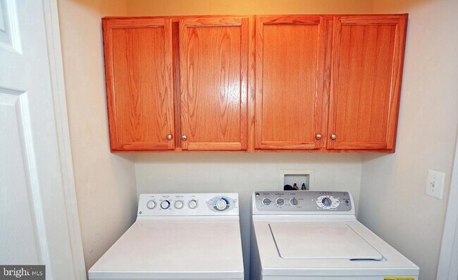 Building Photo - 2303 Huntington Ave