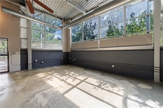 Building Photo - 400 Village Pkwy