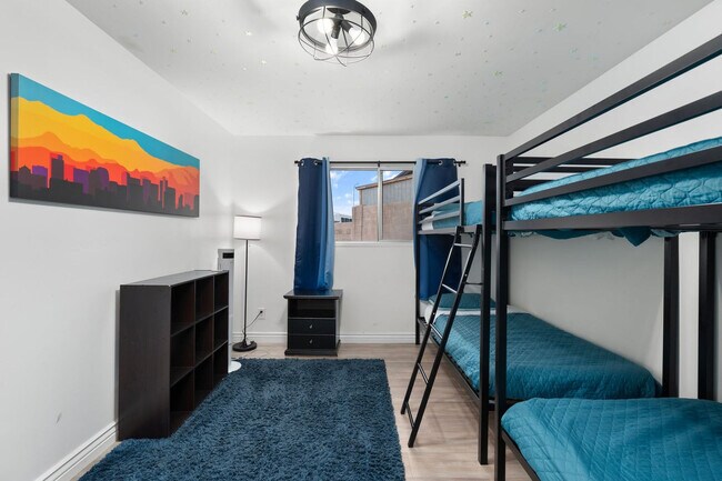 Building Photo - 5747 N 48th Ln