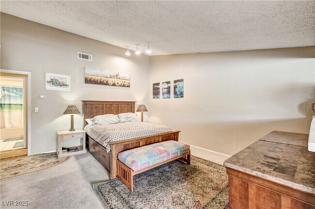 Building Photo - 1914 Ottawa Dr