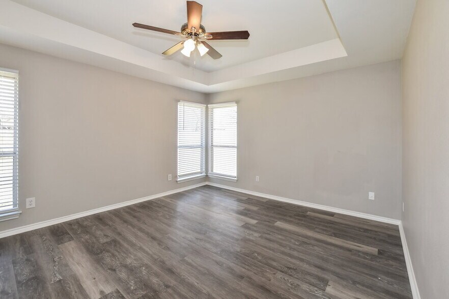 Building Photo - 717 Rockett Ln
