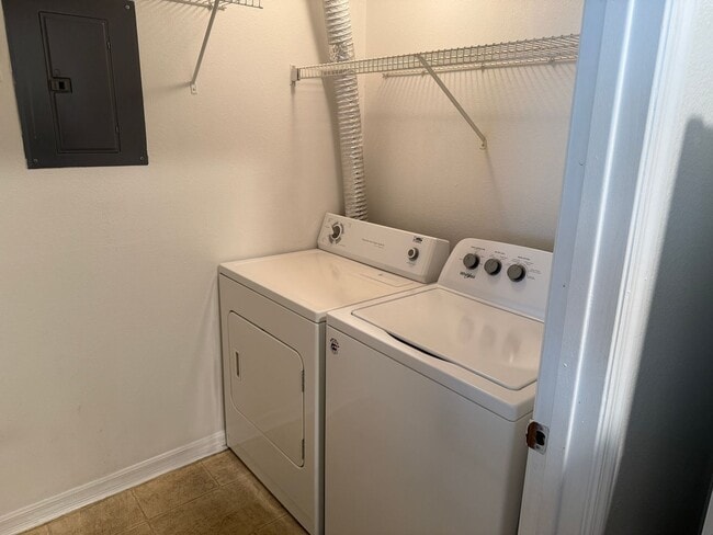 Building Photo - 1 bed 1 bath condo in Metrowest