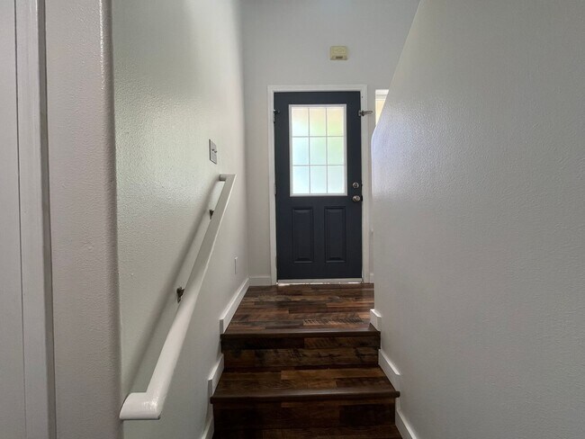 Building Photo - Charming 3 bedroom home in Paso Robles