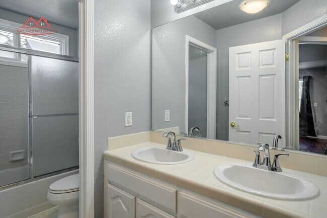 Building Photo - 6497 Hirabayashi Dr