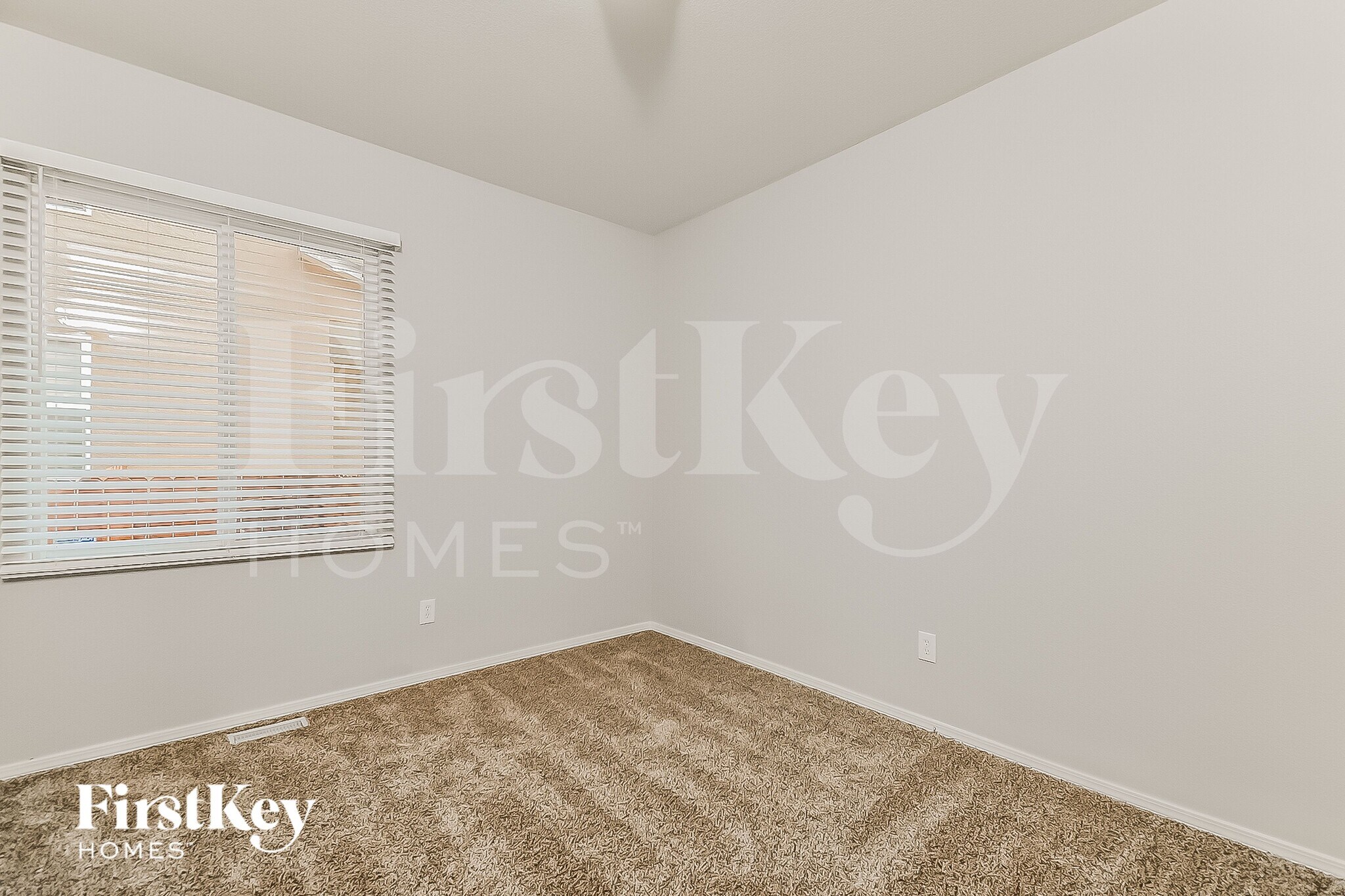 Building Photo - 10116 Kings Canyon Dr