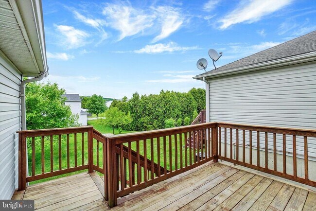 Building Photo - 655 Fisher Dr