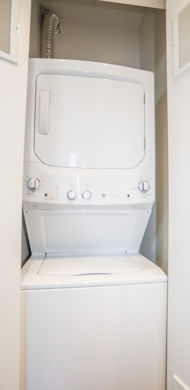 Building Photo - 901 W Huron St