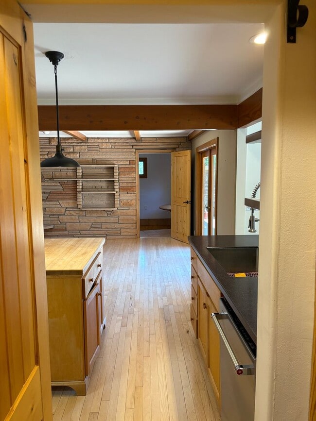 Building Photo - Unfurnished, 1-Year Long-Term Rental