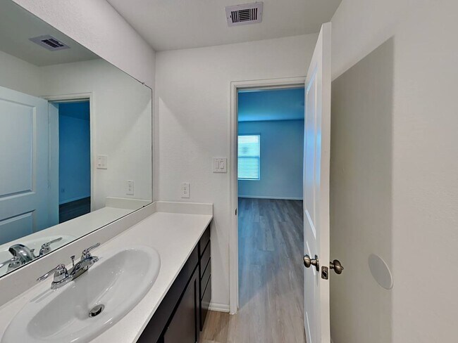 Building Photo - 18819 Charter Elm Dr