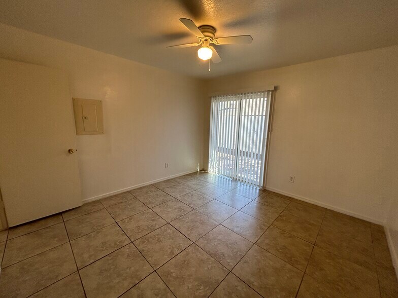 Building Photo - 3024 E Waltann Ln