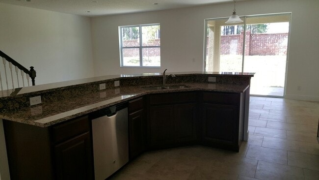 Building Photo - 1065 Vinsetta Cir