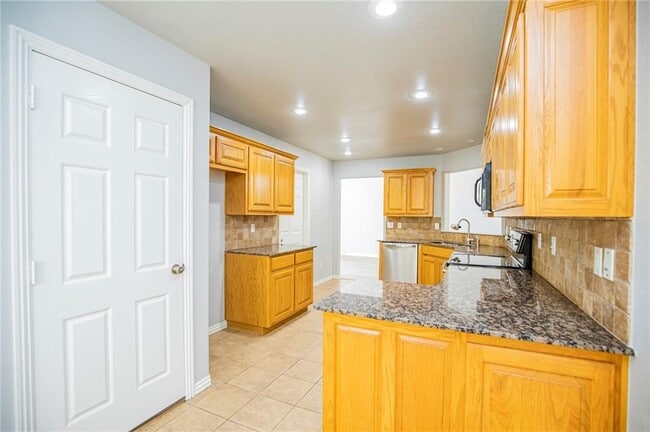 Building Photo - 41 May Ln