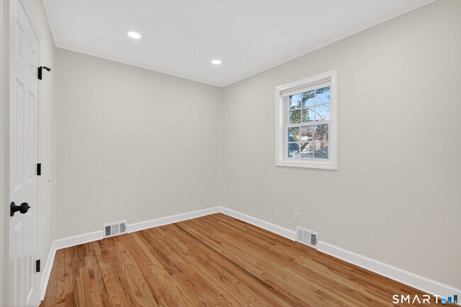 Building Photo - 195 Laurel Pl