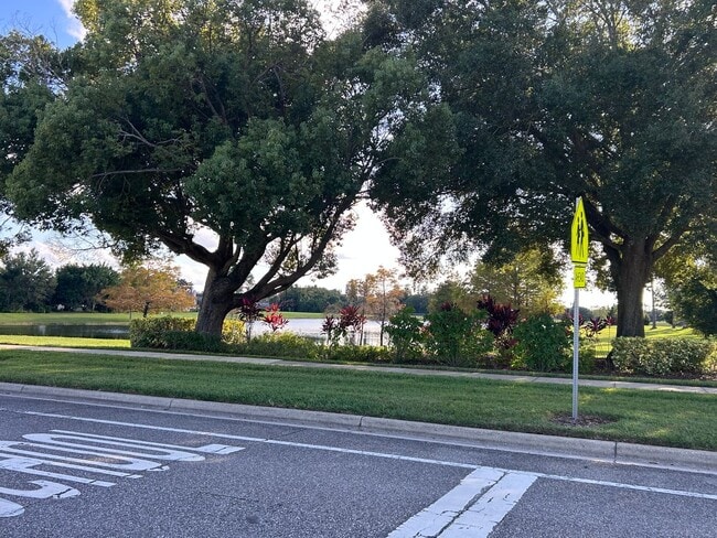 Building Photo - Waterfront Pool Home in Waterford Lakes
