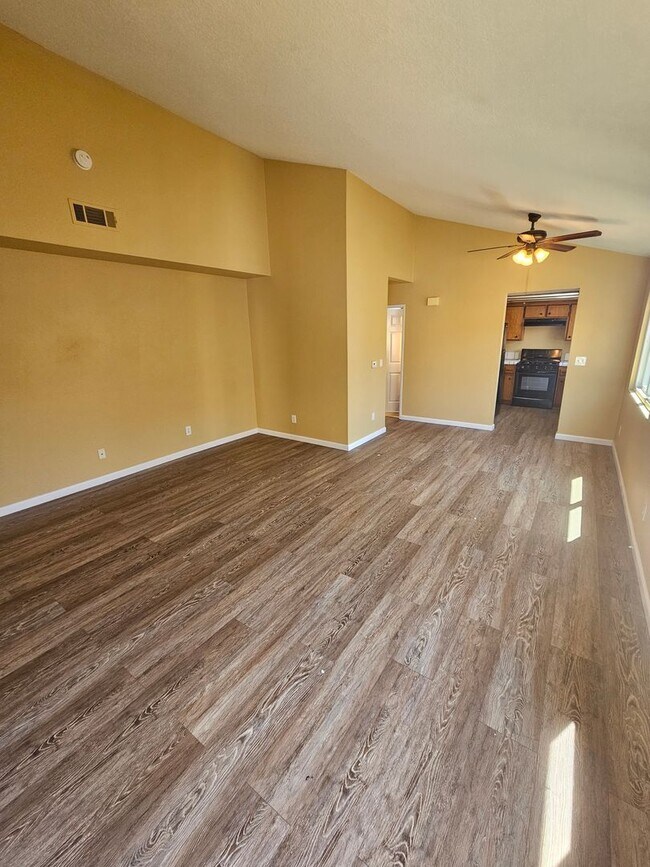 Building Photo - 12th St Omid