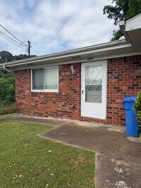 Building Photo - 4989/4991 Eastview Terrace