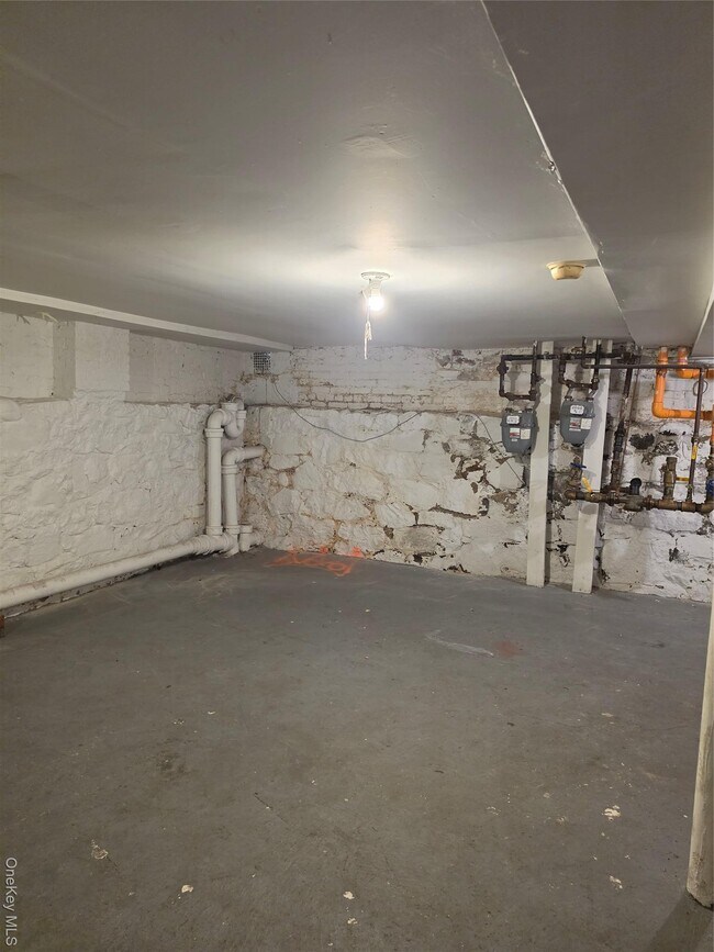 Building Photo - 108 Bradford St