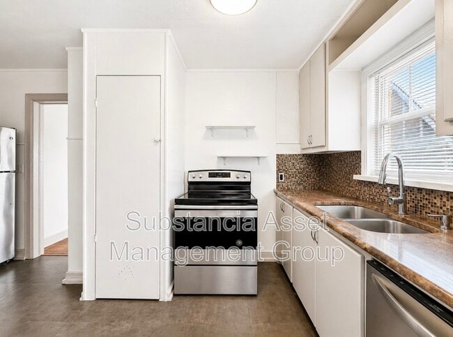 Building Photo - 939 East Dr