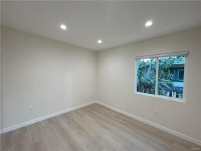Building Photo - 627 Fischer St