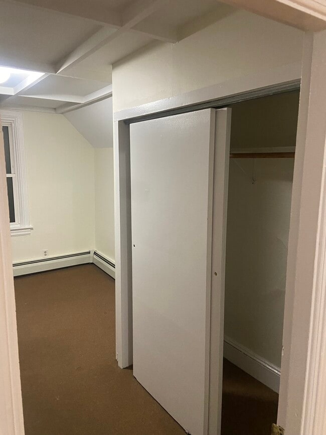 1st bedroom - 30 Tucker Ave