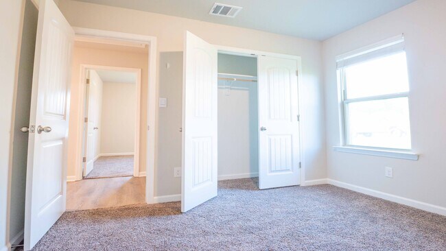 Building Photo - 5388 Greenridge Ln