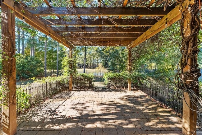 Building Photo - 554 Camellia Ct