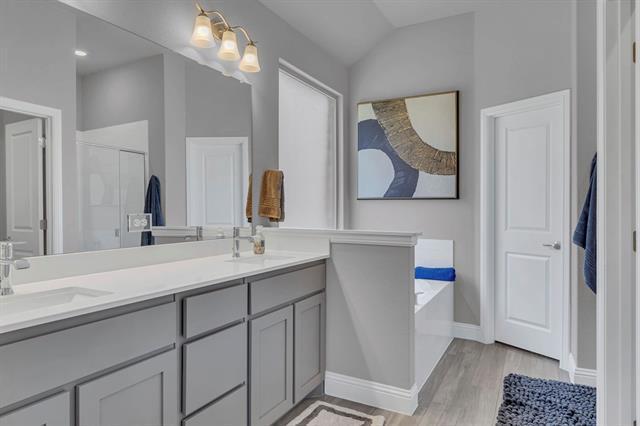 Building Photo - 1000 Westwood Ln