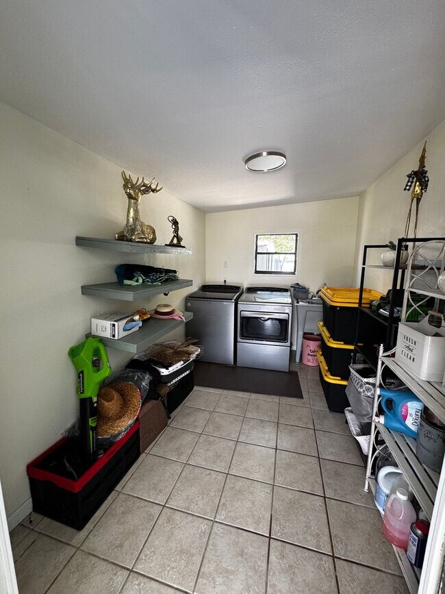 Building Photo - Charming Ocala Retreat in Peaceful 55+ Community – Move-In Ready!