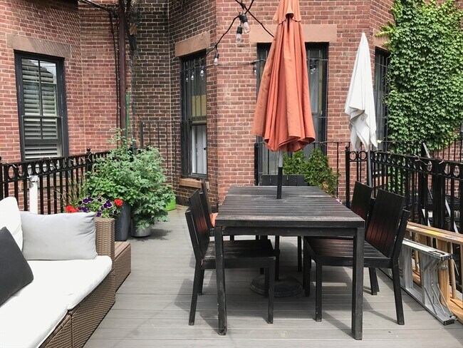 Building Photo - 389 Beacon St
